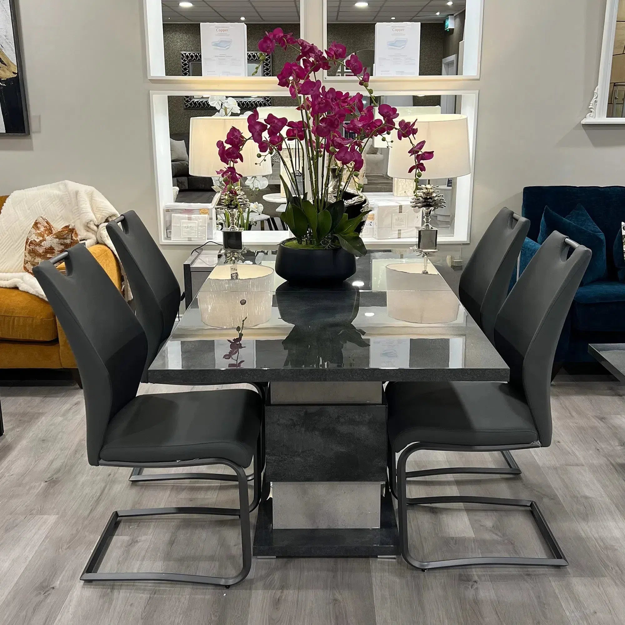 Elegante Extending Dining Table & Detroit Chair Set